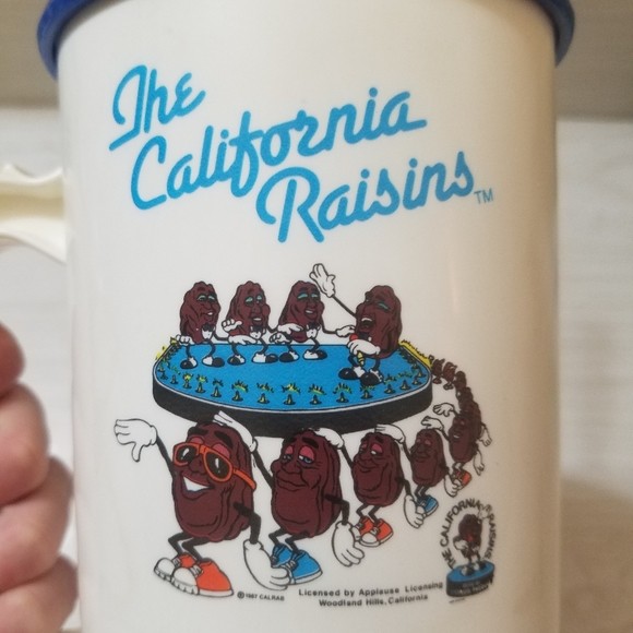 Vintage 1987 Calrab California Raisins Plastic 7" Souvenir Cup - Picture 6 of 6